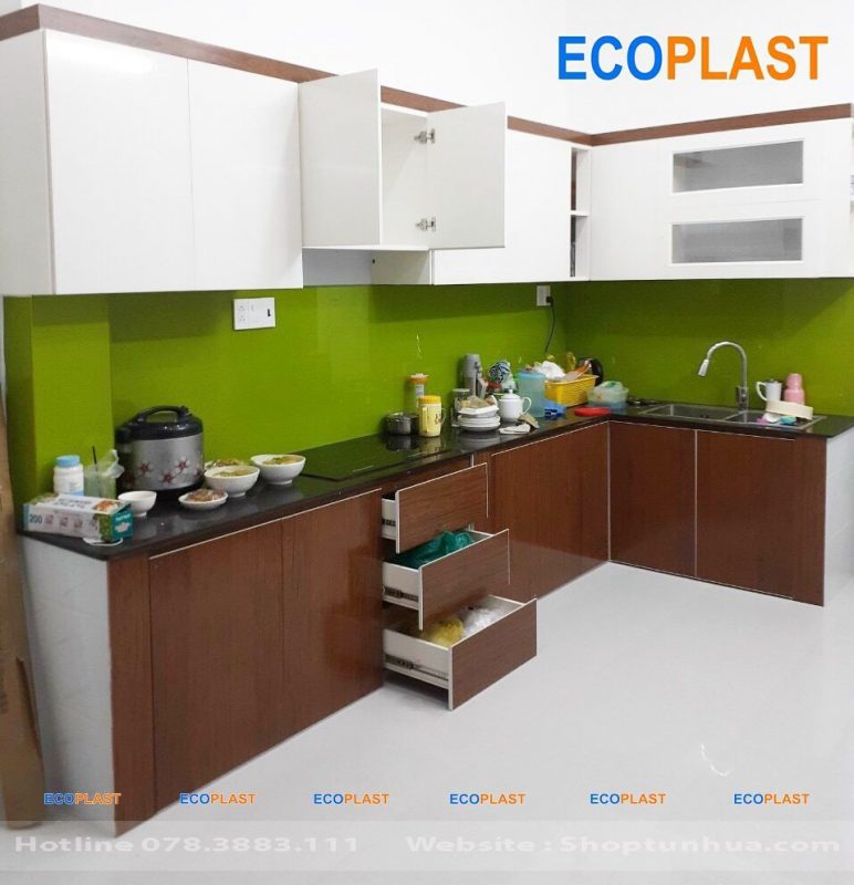Ecoplast là thương hiệu tủ bếp nhựa uy tín và chất lượng nhất hiện nay. Sản phẩm tủ bếp nhựa Ecoplast không chỉ đẹp mắt, mà còn an toàn và thân thiện môi trường. Với những thiết kế đa dạng và tiện lợi, các sản phẩm này sẽ đáp ứng tất cả các nhu cầu của bạn về không gian và tính thẩm mỹ.