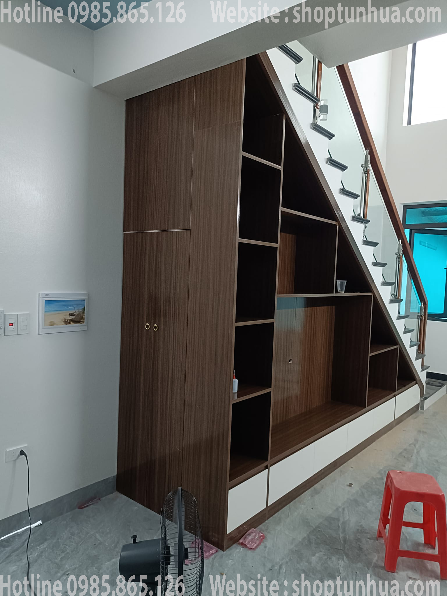 shop tủ nhựa tủ cầu thang màu mun