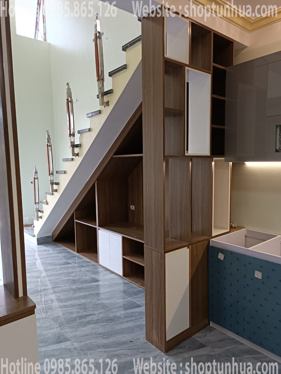 shop tủ nhựa tủ cầu thang và vách