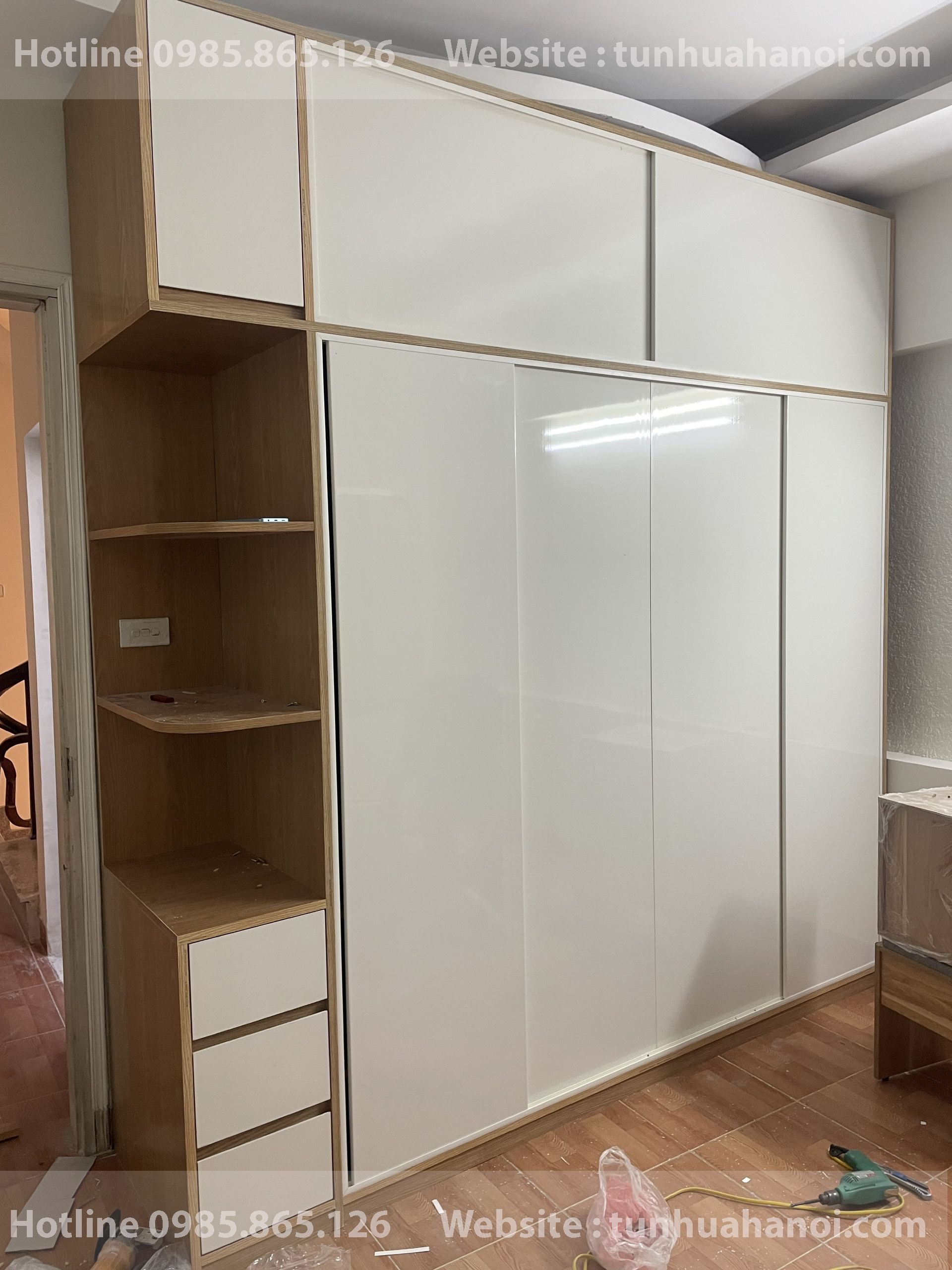 tủ 4 cánh lùa liền kệ trang trí